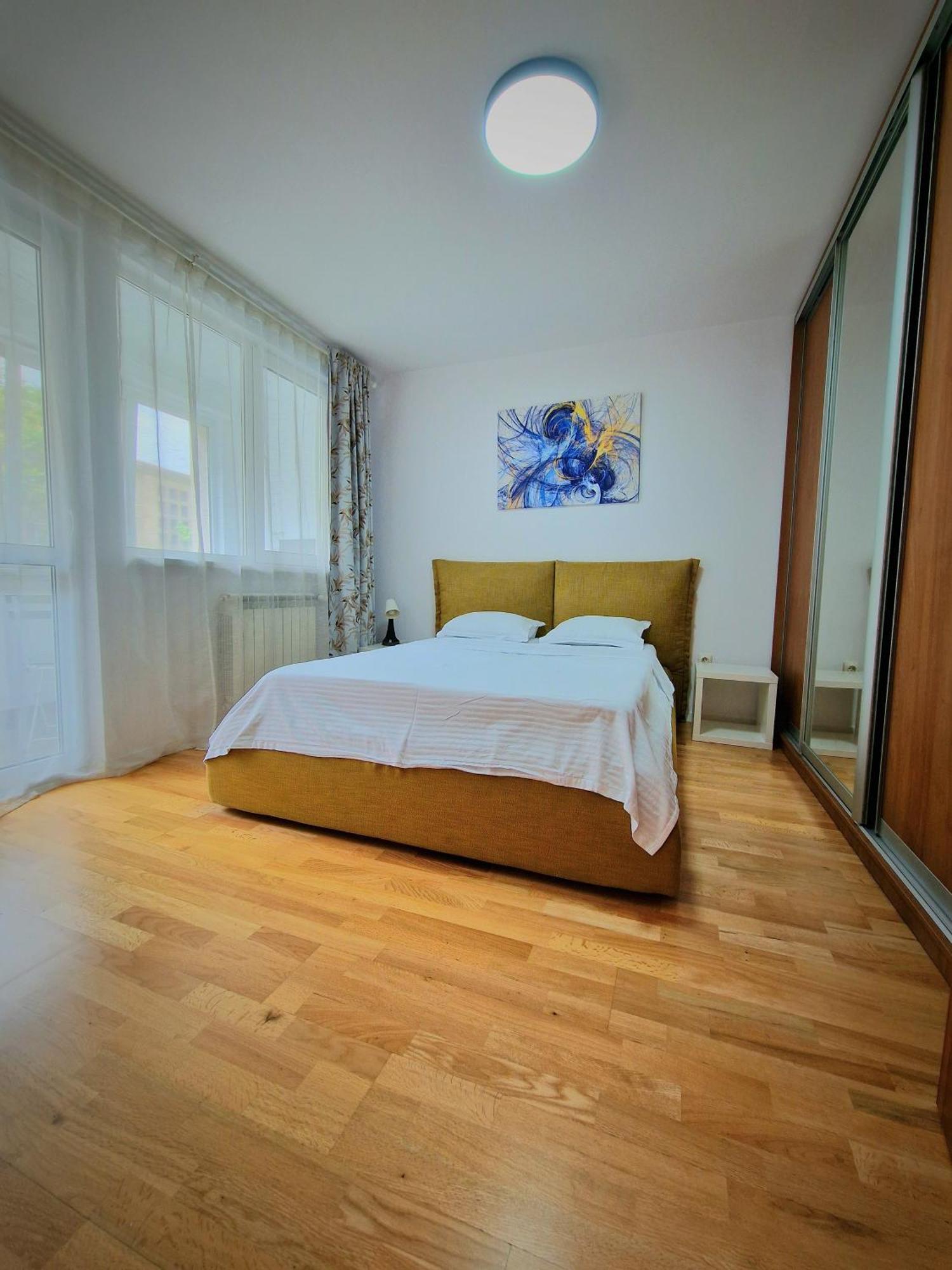 Old Town Central Oasis - Secured Parking Nearby - Self Check In - Metro Station At 1Min บูคาเรสต์ ภายนอก รูปภาพ